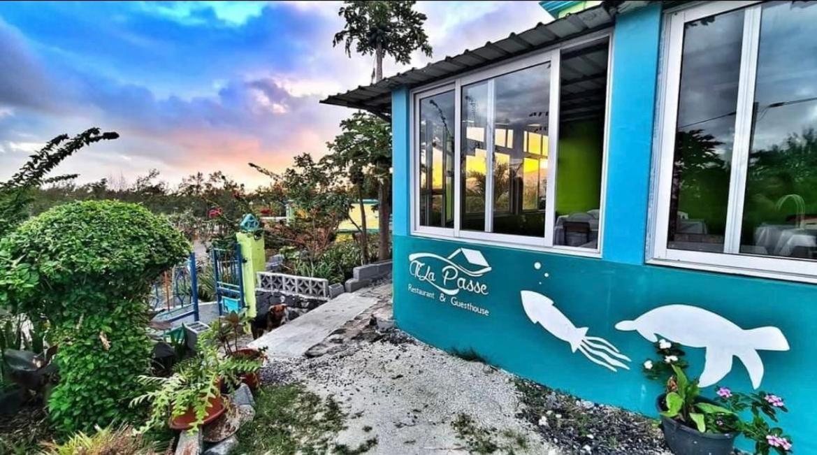 Tilapasse Resto & Guest House Port South East Bagian luar foto