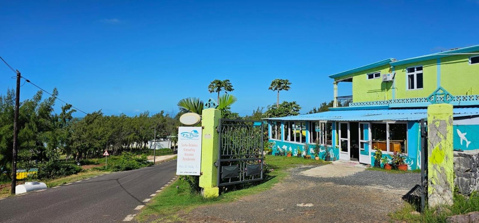 Tilapasse Resto & Guest House Port South East Bagian luar foto